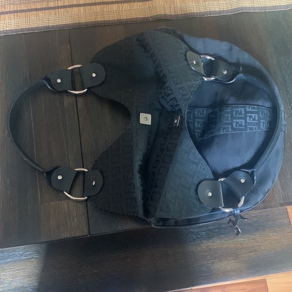 DESCRIPTION
FENDI Zucchino Hobo Black.This super-chic hobo is crafted canvas - Picture 2 of 6